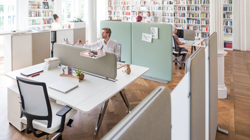 Immagine di ufficio dai colori armonici e rilassanti